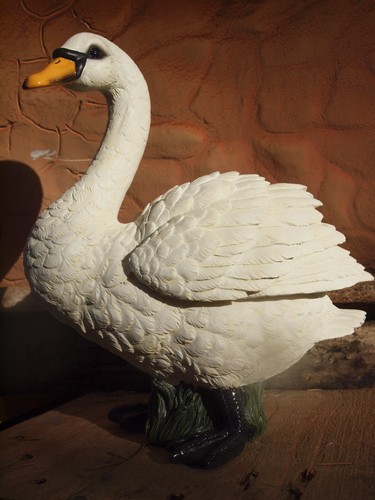 Schwan deko figur lebensecht - figur,